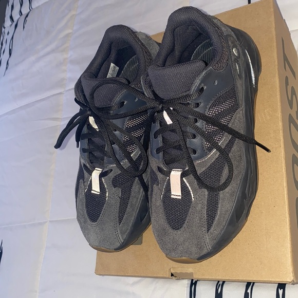 6.5 Yeezy 700’s - Picture 3 of 6